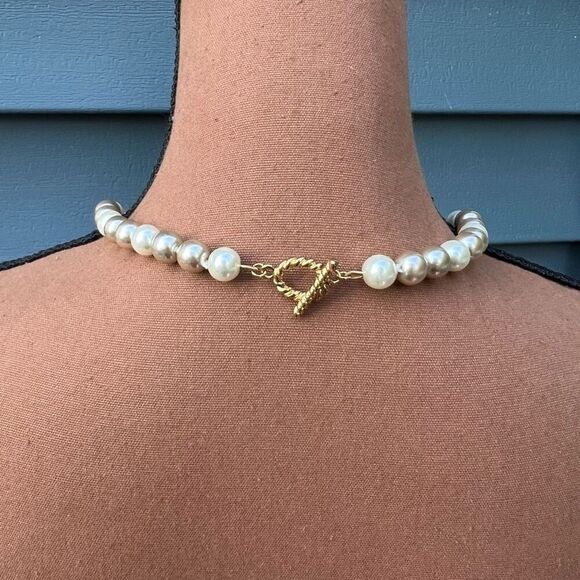 Single Strand Multi Toned Faux Pearl Choker Necklace, Bar & Hoop Toggle Closure - Picture 2 of 7